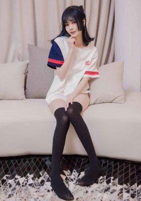 女大学生的沙龙室6_十万网红美女美酱